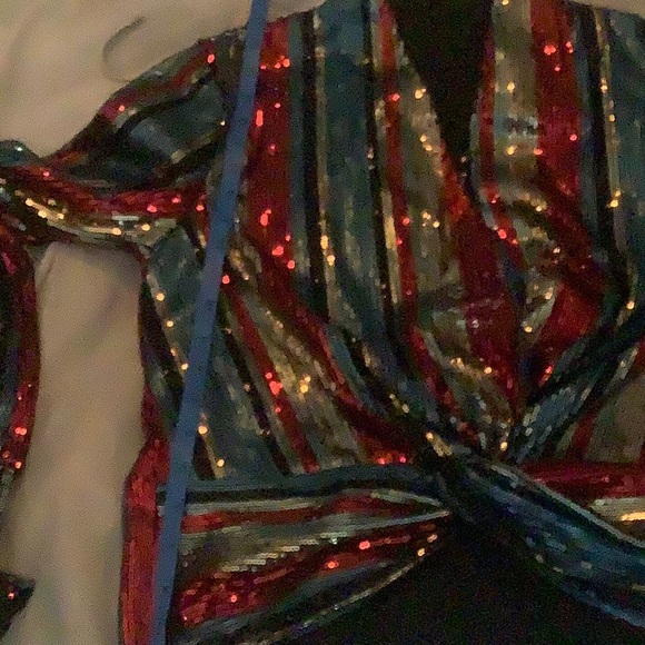 Vici Striking and cool sequin shirt with front twist. Size medium runs small - Picture 13 of 14